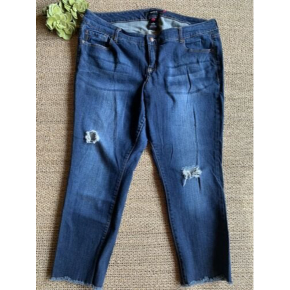 Torrid Jeans Womens Plus Sz 20 Cropped Skinny Distressed Frayed Hem Medium Wash